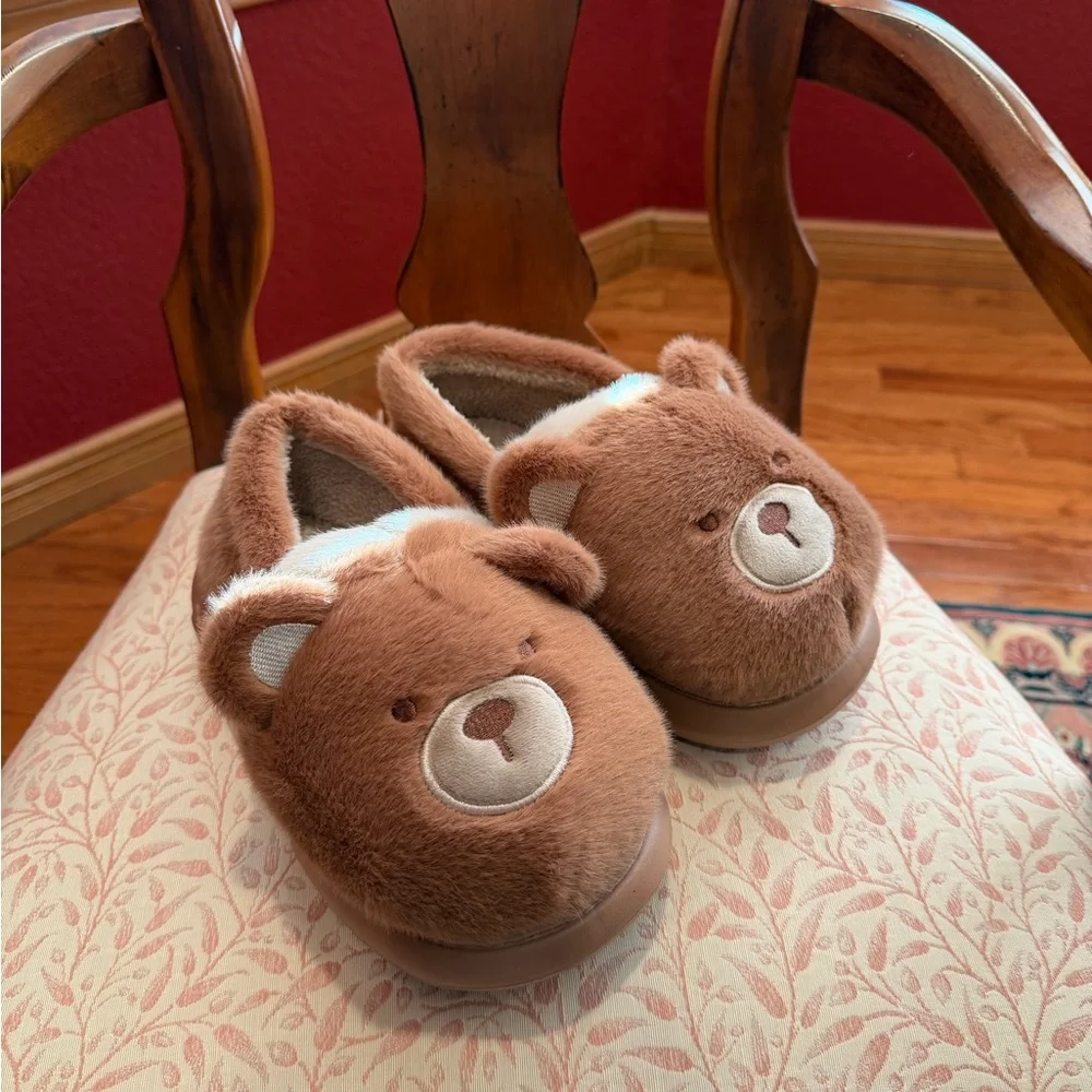 NWOT Brown Teddy Bear Big Kid Slippers